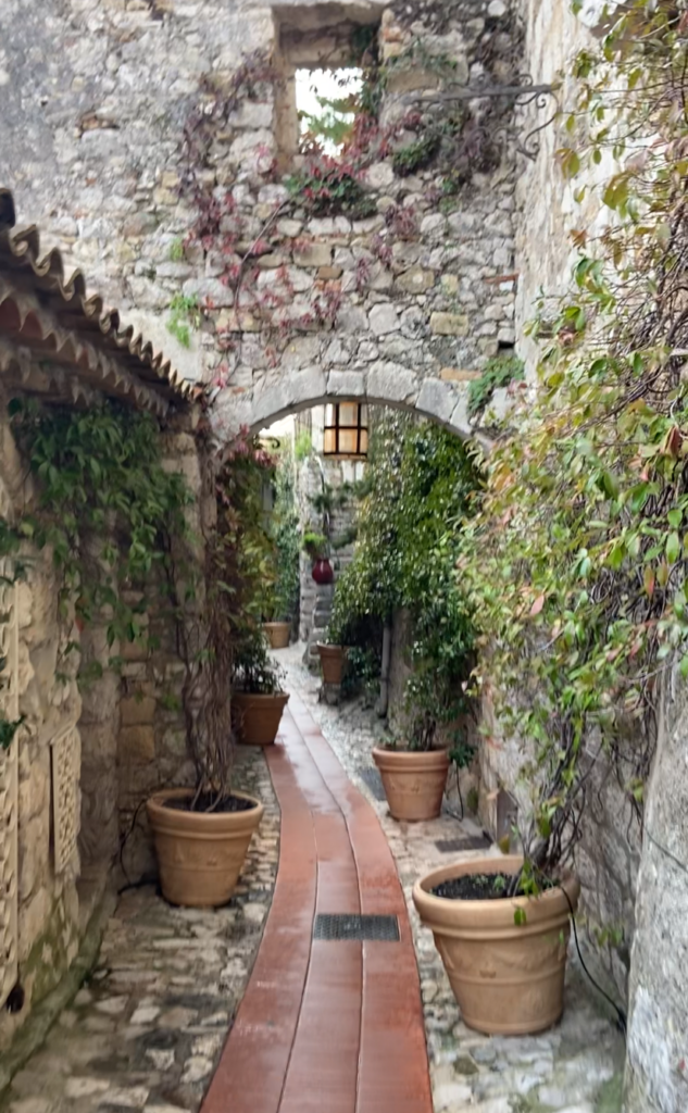 Eze vilage archway